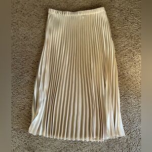 NWOT Ann Klein white white pleated satin maxi skirt